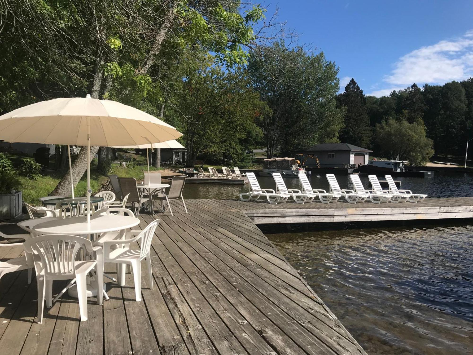 Beachside On Lake Muskoka Порт Карлинг Екстериор снимка