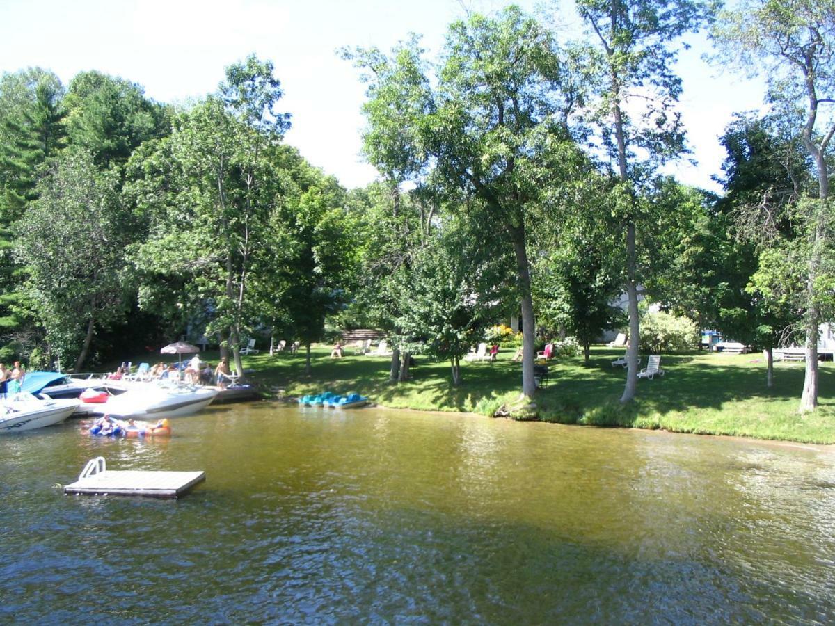 Beachside On Lake Muskoka Порт Карлинг Екстериор снимка